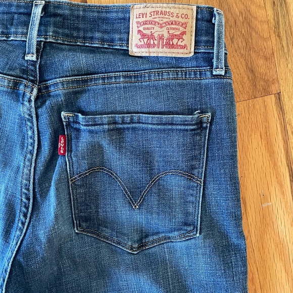 Levi’s Mid Rise size 8 - Picture 3 of 7